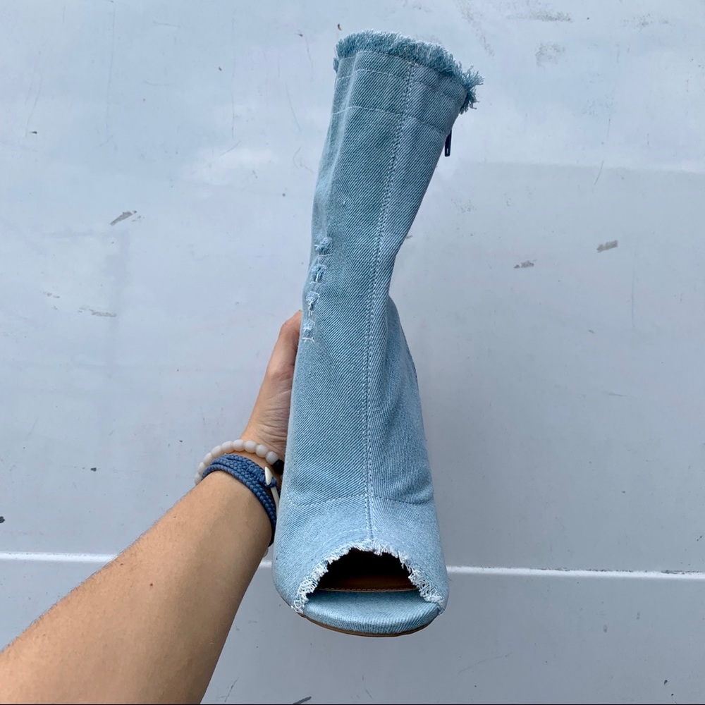 Lt Denim Frayed Ankle heel - Picture 8 of 8